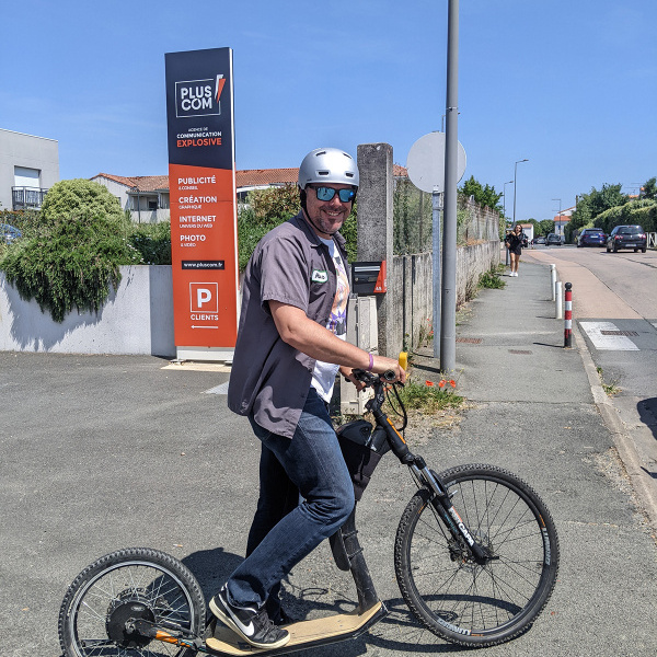 Rudy, avec le mode de transport le plus "fun"