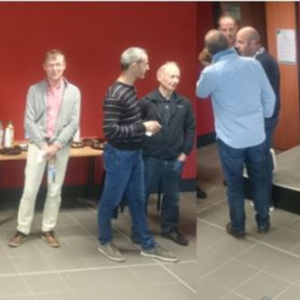 Moment de convivialité pour un debrief vélo