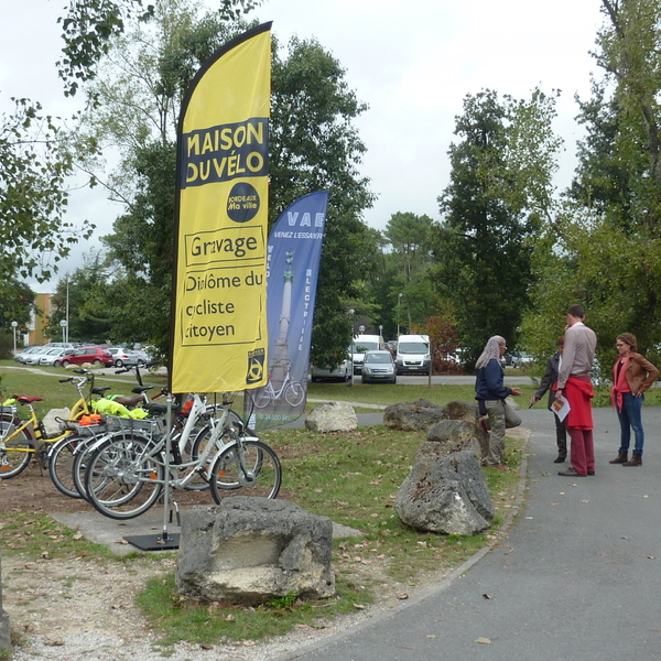 Village de la mobilité à Haut-Lévêque - Test de vélos électriques / Cyvéa Prestations