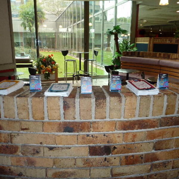 Remise de documentation TBC au RIA (restaurant inter-administratif)