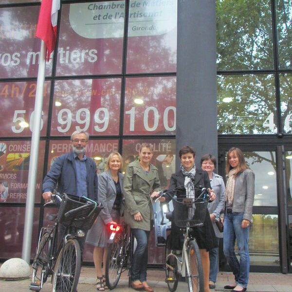 Aujourd'hui et même tous les jours c'est vélo, marcha à pied, bus et tram ...