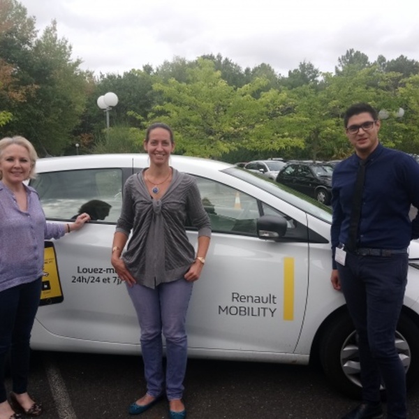 Meeting Zoe - Commercial de Renault présent sur le site pour répondre aux salariés
