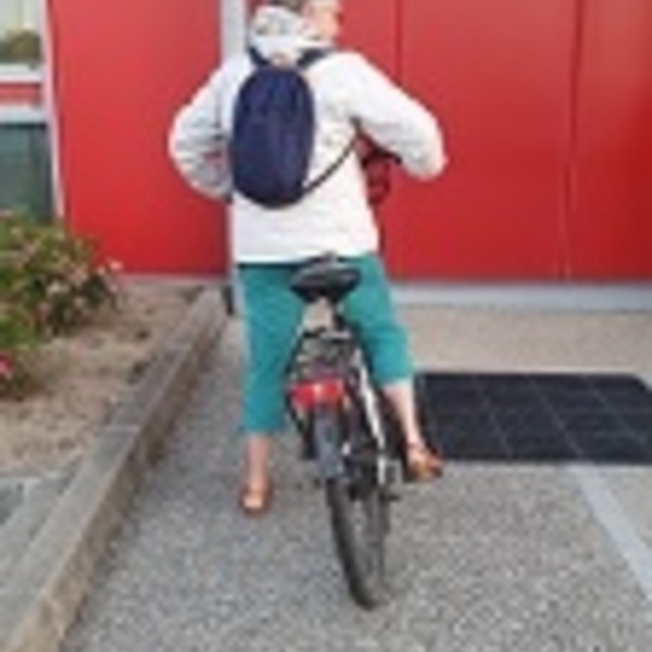 Annie, arrivée au siège
