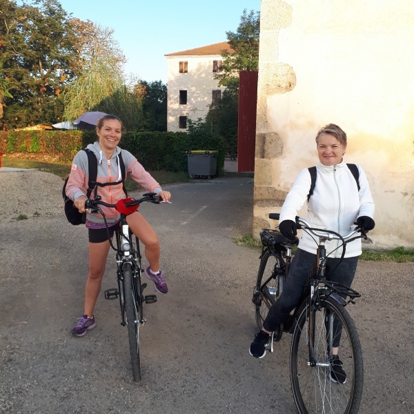 Vive le vélo électrique ! Virginie et Isabelle