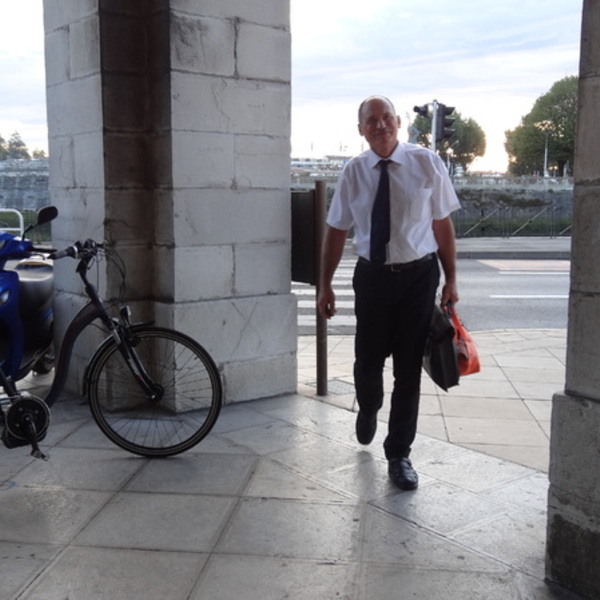 Un habitué du car inter urbain...