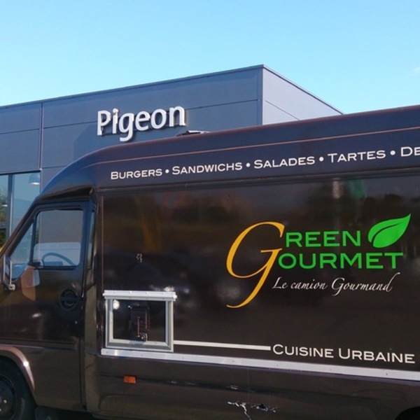 Food Truck devant Pigeon