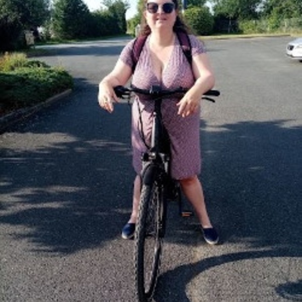 Arrivée au travail en vélo à assistance électrique