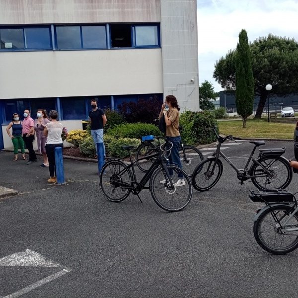 Atelier de sensibilisation au vélo à assistance électrique avec RECTO VERSO