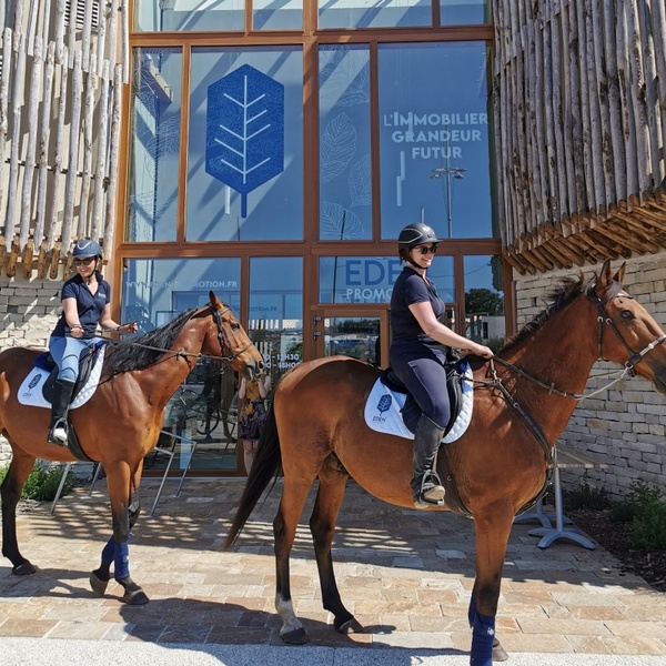 Claudia et Béatrice sont arrivés à cheval